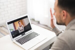 4 تمرین فوق العاده برای ارتباط ویدیویی کارمندان